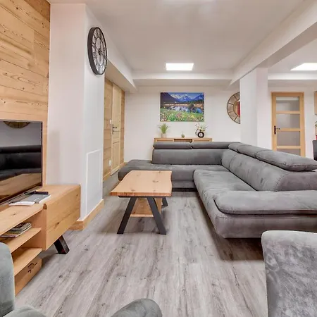 A 80m Des Pistes, Bel Pour 15 Génos