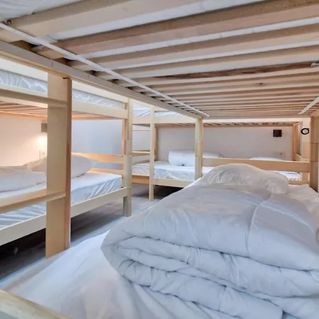 A 80m Des Pistes, Bel Pour 15 Génos