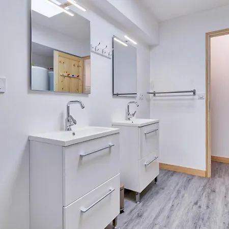 A 80m Des Pistes, Bel Pour 15 Génos