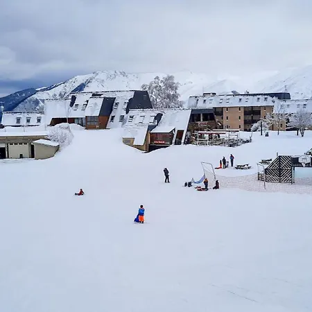 A 80m Des Pistes, Bel Pour 15 Genos